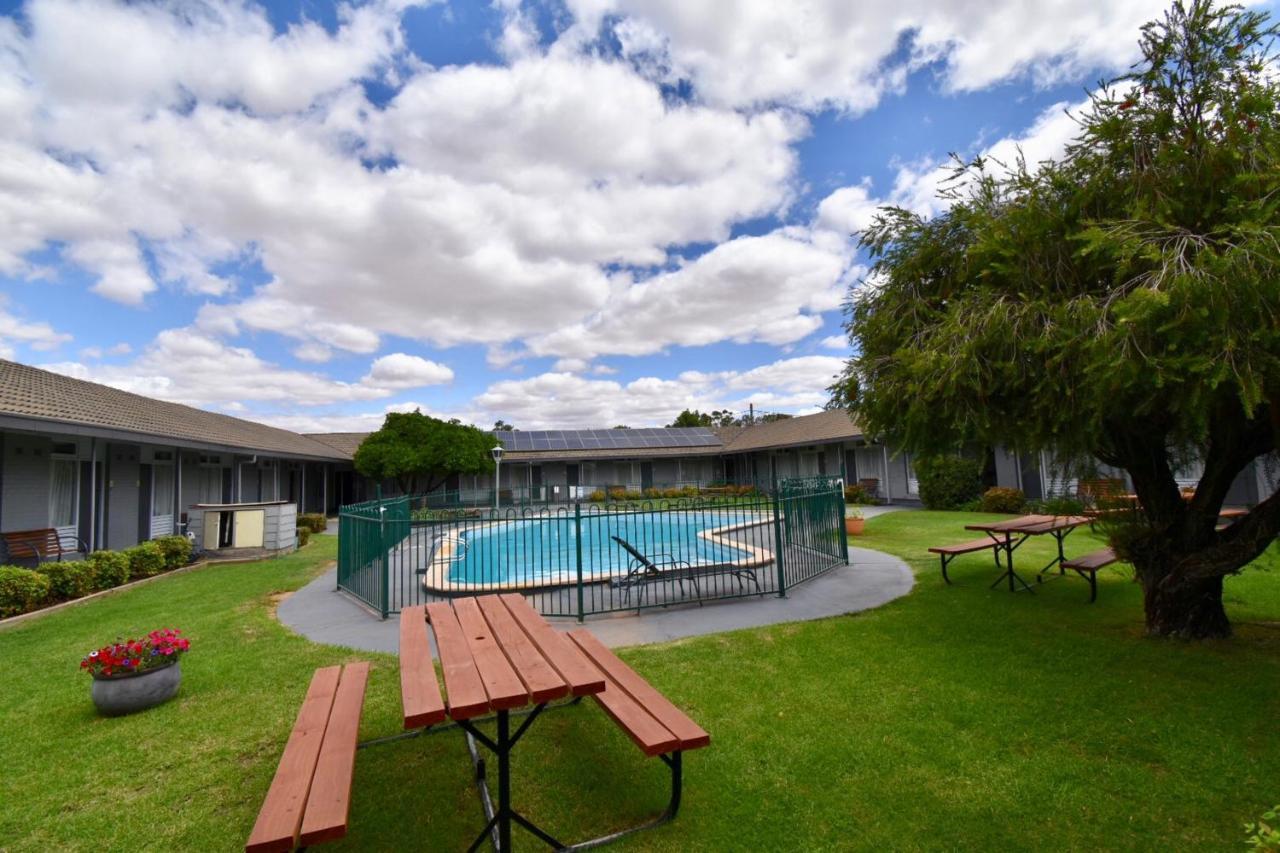 Townhouse Motel Cowra Dış mekan fotoğraf